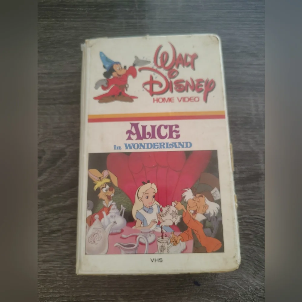 Rare 1983 Alice in Wonderland VHS Tape Clamshell
